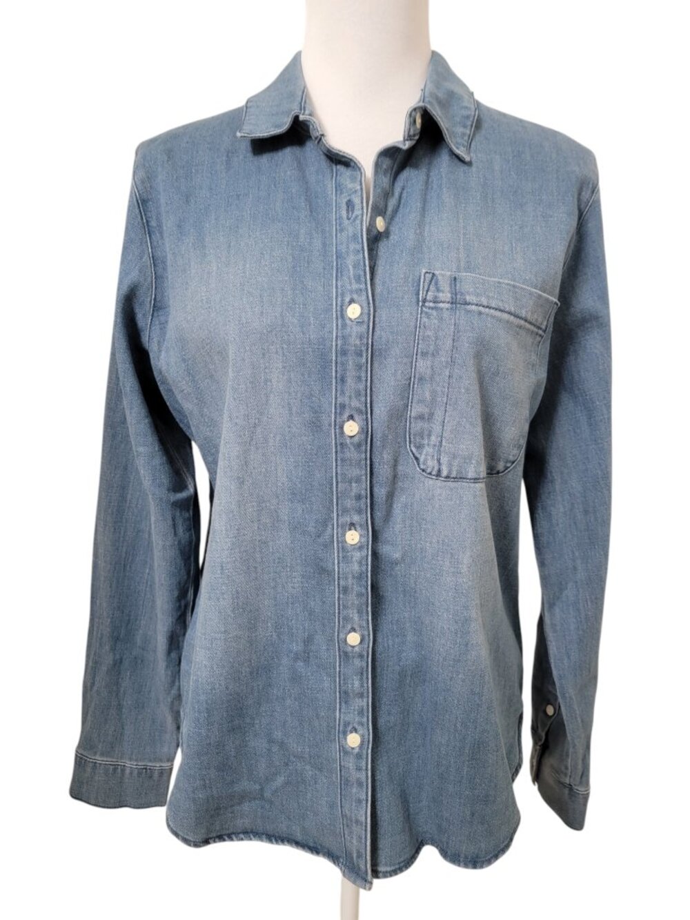 Universal Thread Size S Blue Denim Classic Fit Button Down Long Sleeve Shirt